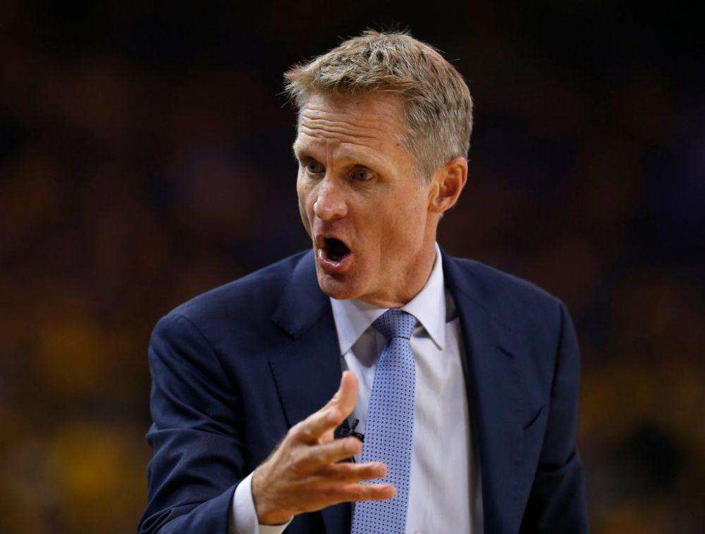 官网登录入口-曼联技术犯规送分，中国女排主帅怒摔战术板！